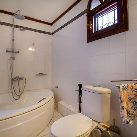 Eden Park - 7 Bdr - Yard