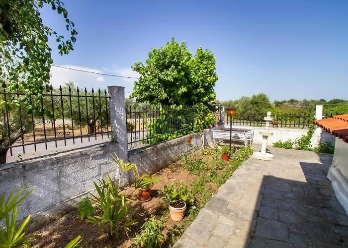 Eden Park - 7 Bdr - Yard Sozopoli