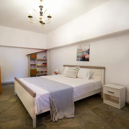 Eden Park - 7 Bdr - Yard Villa *